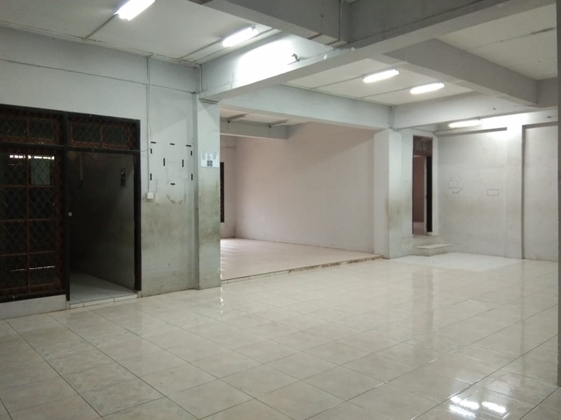 Rumah Siap Huni di Kawasan Duren Sawit Untuk Keluarga Besar atau Usaha Penginapan (Guest House)