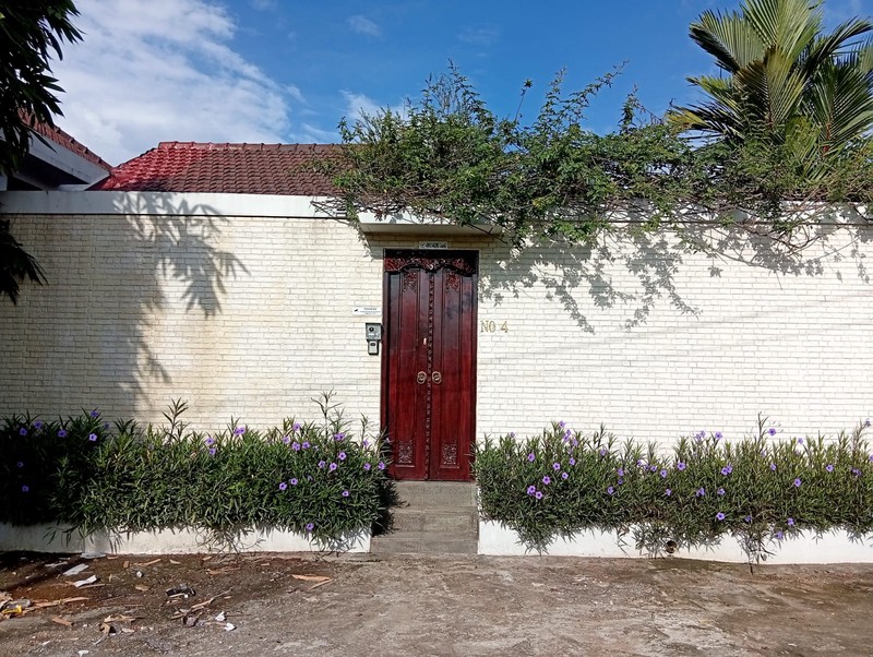 The Ultimate Family Retreat: Homey 6 Bedroom Freehold Villa Near Saba Beach! 