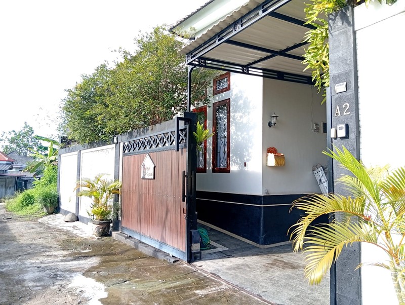 The Ultimate Family Retreat: Homey 6 Bedroom Freehold Villa Near Saba Beach! 