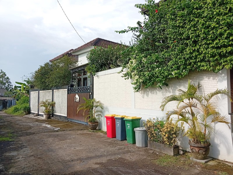 The Ultimate Family Retreat: Homey 6 Bedroom Freehold Villa Near Saba Beach! 