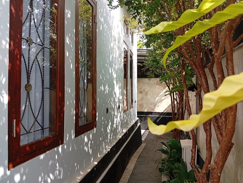 The Ultimate Family Retreat: Homey 6 Bedroom Freehold Villa Near Saba Beach! 