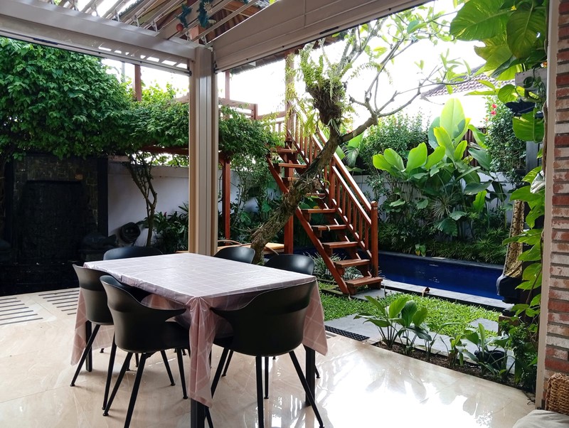 The Ultimate Family Retreat: Homey 6 Bedroom Freehold Villa Near Saba Beach! 