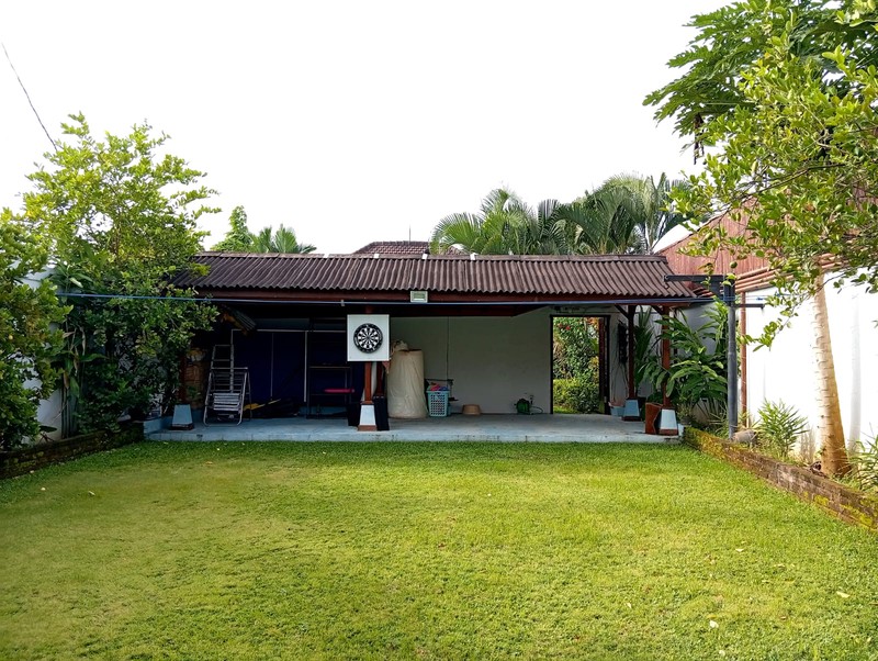 The Ultimate Family Retreat: Homey 6 Bedroom Freehold Villa Near Saba Beach! 