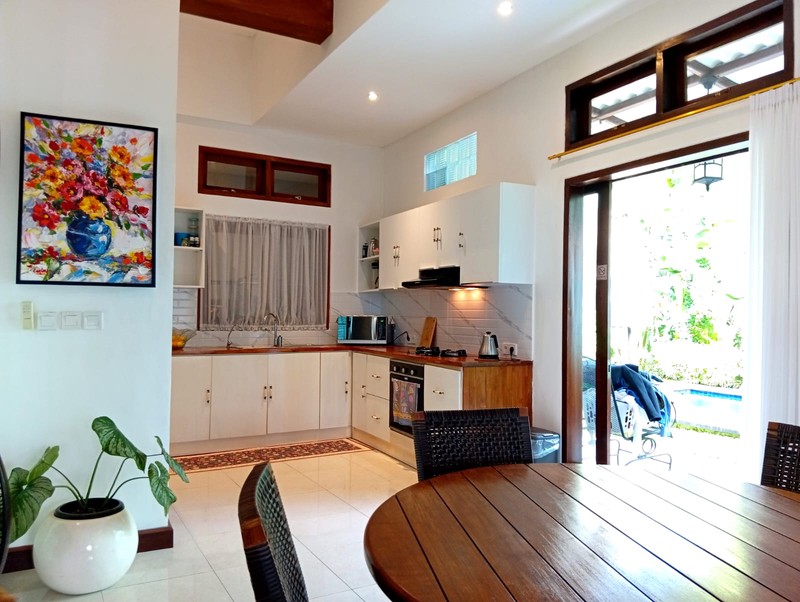 The Ultimate Family Retreat: Homey 6 Bedroom Freehold Villa Near Saba Beach! 