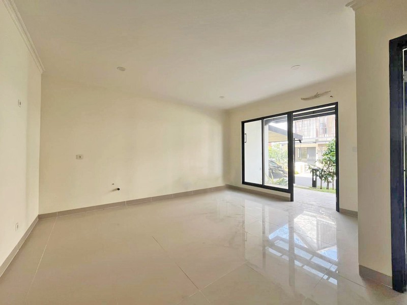 Rumah Attic 3 Lantai  Siap Huni Cluster Leonora di Kawasan Symphonia Gading Serpong