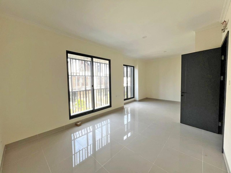 Rumah Attic 3 Lantai  Siap Huni Cluster Leonora di Kawasan Symphonia Gading Serpong