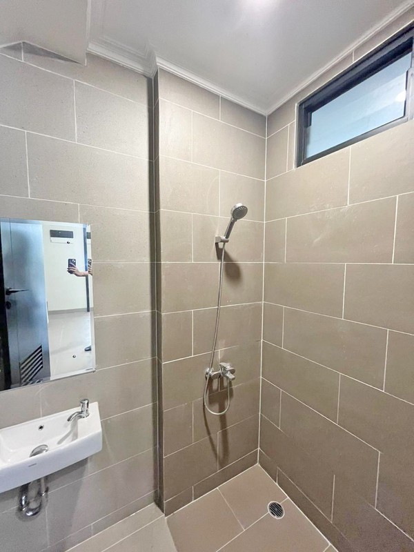 Rumah Attic 3 Lantai  Siap Huni Cluster Leonora di Kawasan Symphonia Gading Serpong