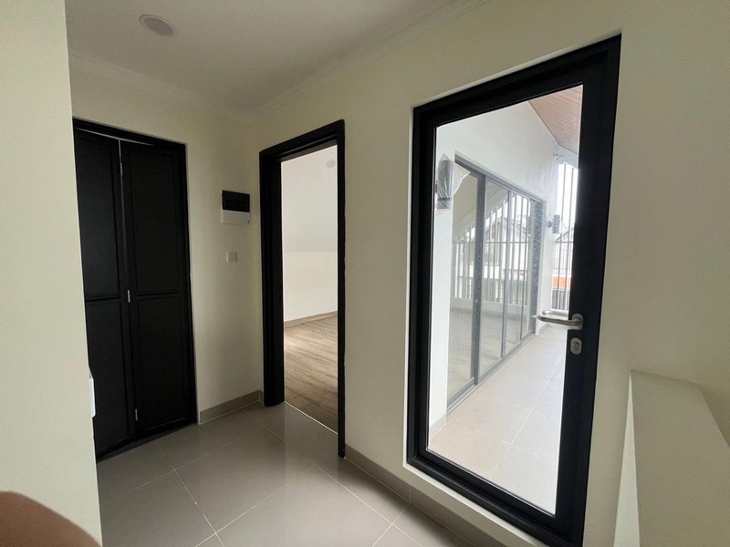 Rumah Attic 3 Lantai  Siap Huni Cluster Leonora di Kawasan Symphonia Gading Serpong