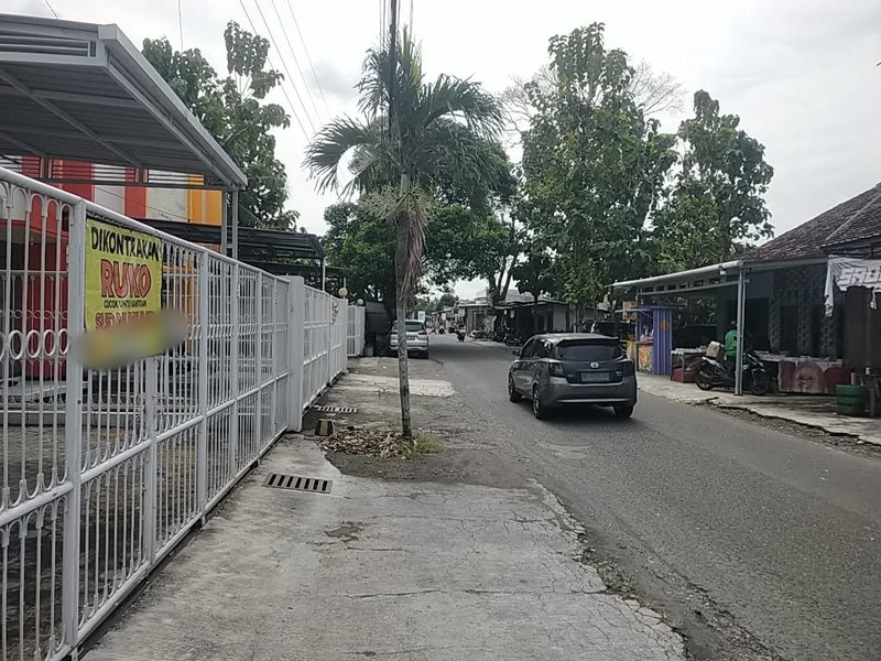 Disewakan Ruang Usaha Strategis di Jl. Gondangan Sleman,  Luas 300 Meter Persegi, Siap Pakai & Akses Jalan Lebar