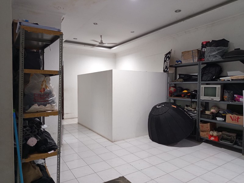 Rumah Asri Halaman luas  Duren Sawit  Akses Jalan Lebar