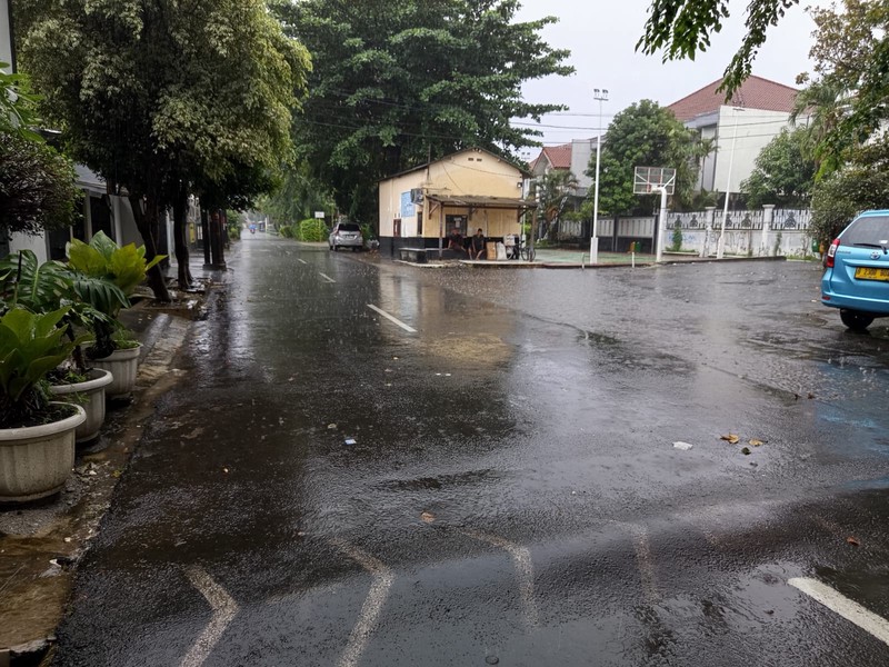 Rumah Asri Halaman luas  Duren Sawit  Akses Jalan Lebar