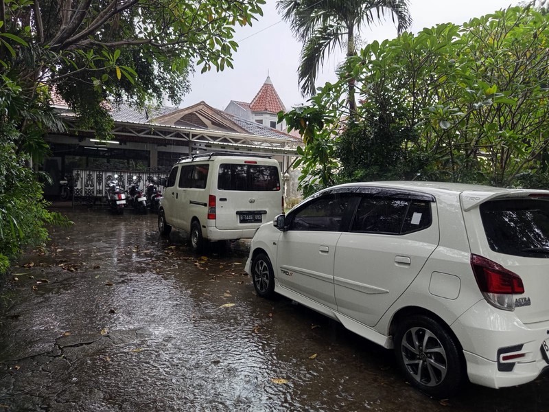 Rumah Asri Halaman luas  Duren Sawit  Akses Jalan Lebar