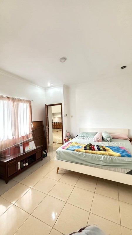 Rumah Mewah 2 Lantai Siap Huni Dengan Carport 3 Mobil, Water Heater, Di Kawasan Elit @Bintaro