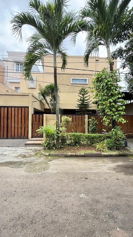 Rumah Mewah 2 Lantai Siap Huni Dengan Carport 3 Mobil, Water Heater, Di Kawasan Elit @Bintaro