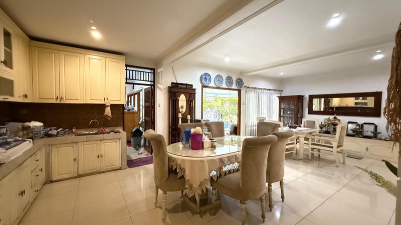 Rumah Mewah 2 Lantai Siap Huni Dengan Carport 3 Mobil, Water Heater, Di Kawasan Elit @Bintaro