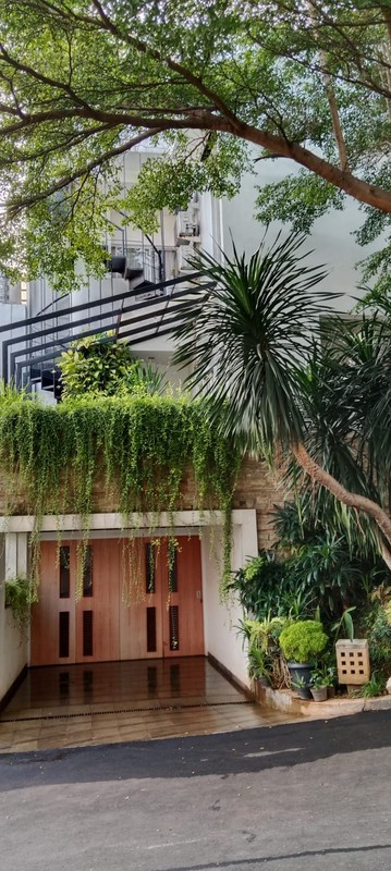 Rumah Semi Furnished Bebas Banjir, 2 Setengah Lantai Dalam Cluster di Jl Aria Putra, Serua Indah, Ciputat