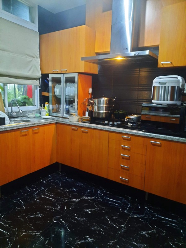 Rumah Semi Furnished Bebas Banjir, 2 Setengah Lantai Dalam Cluster di Jl Aria Putra, Serua Indah, Ciputat