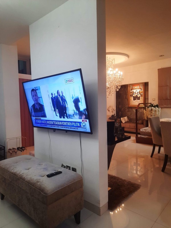 Rumah Semi Furnished Bebas Banjir, 2 Setengah Lantai Dalam Cluster di Jl Aria Putra, Serua Indah, Ciputat