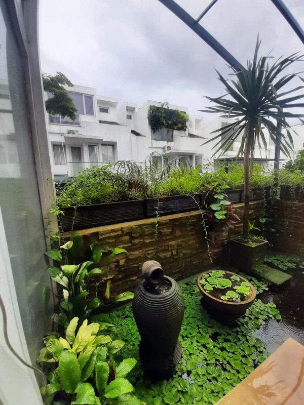 Rumah Semi Furnished Bebas Banjir, 2 Setengah Lantai Dalam Cluster di Jl Aria Putra, Serua Indah, Ciputat