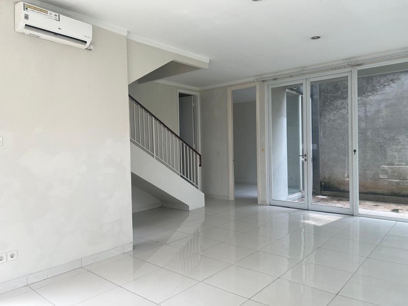 Rumah 2 lantai,luas tanah 180 di Bintaro Jaya 9