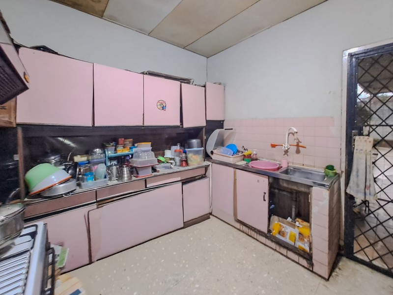 Rumah Dgn Ruangan2 Yg Luas Dan Strategis Di Lawanggintung Batutulis Bogor