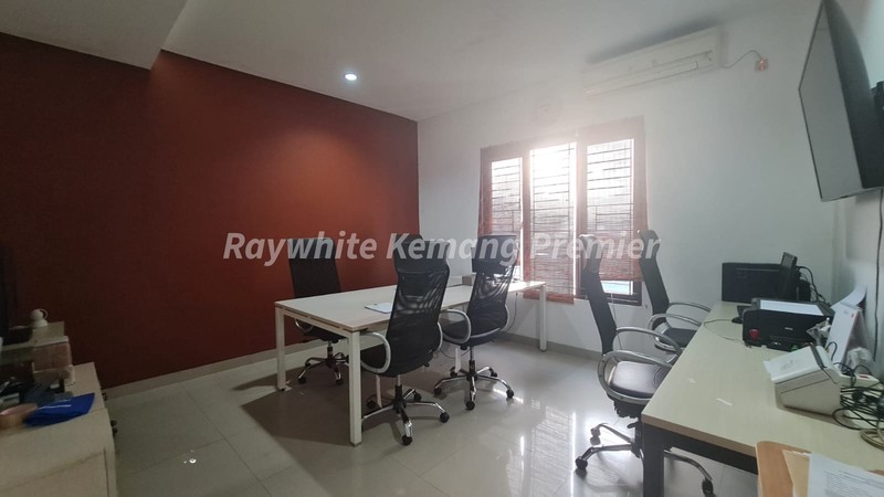 Rumah dan kantor di zona Komersial area Jatipadang Pasar Minggu bisa bangun 7 Lantai