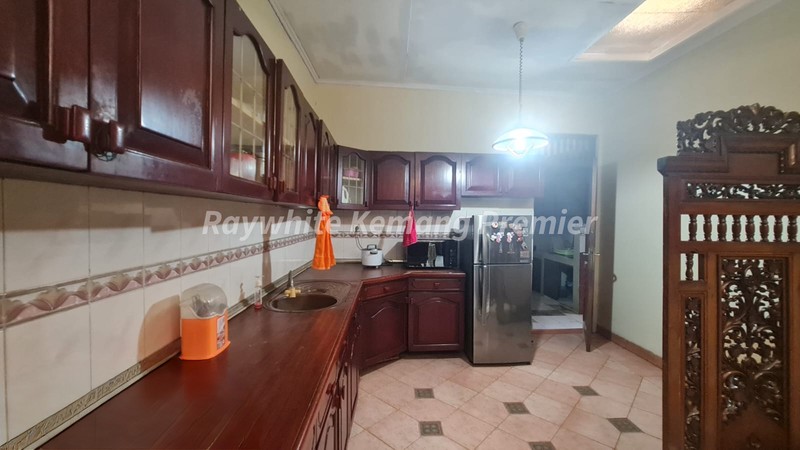 Rumah dan kantor di zona Komersial area Jatipadang Pasar Minggu bisa bangun 7 Lantai