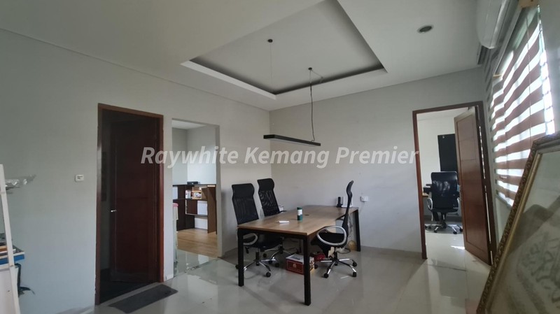 Rumah dan kantor di zona Komersial area Jatipadang Pasar Minggu bisa bangun 7 Lantai