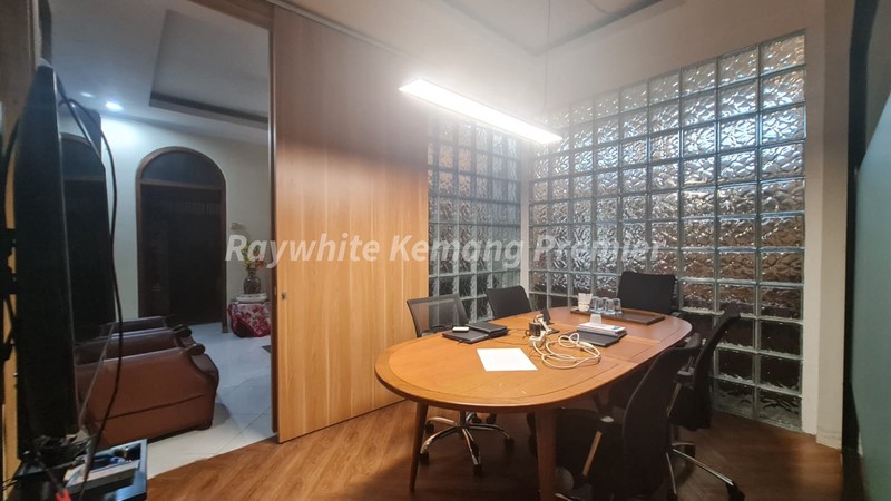 Rumah dan kantor di zona Komersial area Jatipadang Pasar Minggu bisa bangun 7 Lantai