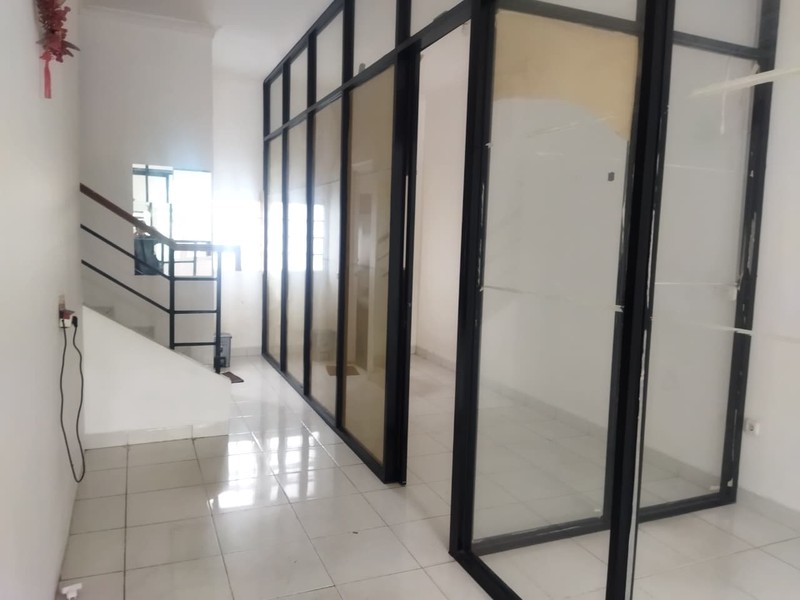 Ruko di Gading Serpong 3 Lantai Siap untuk Usaha