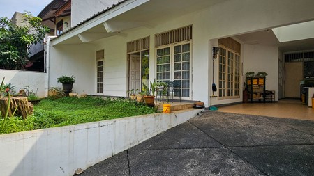 Rumah Luas 4 KT LT 212 m2 Taman Rempoa Indah Tangerang Selatan - Ideal untuk Keluarga Besar