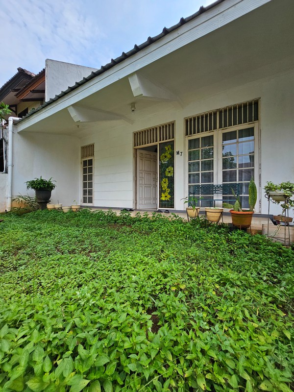 Rumah Luas 4 KT LT 212 m2 Taman Rempoa Indah Tangerang Selatan - Ideal untuk Keluarga Besar