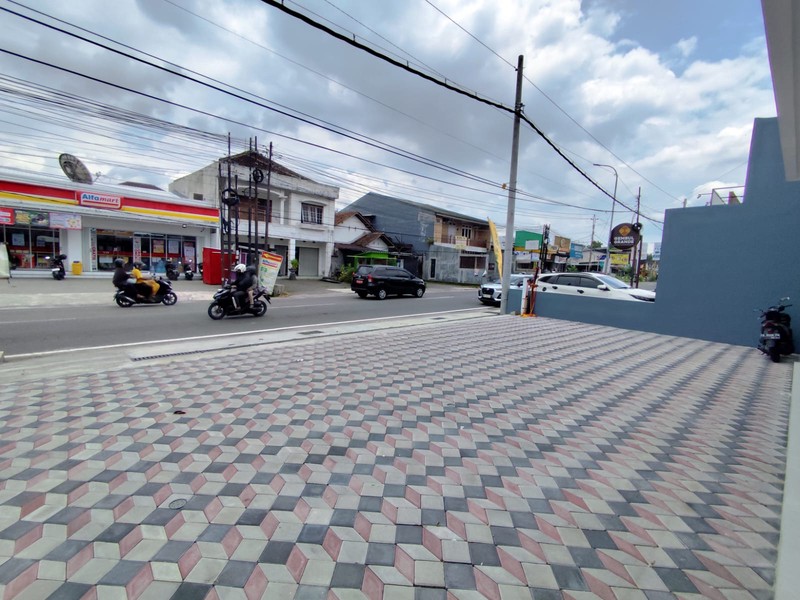 Disewakan Ruko Baru di Jl. Gito Gati Dekat Sleman City Hall, Lokasi Ramah Parkir & Row Jalan Luas, Donoharjo, Ngaglik, Sleman