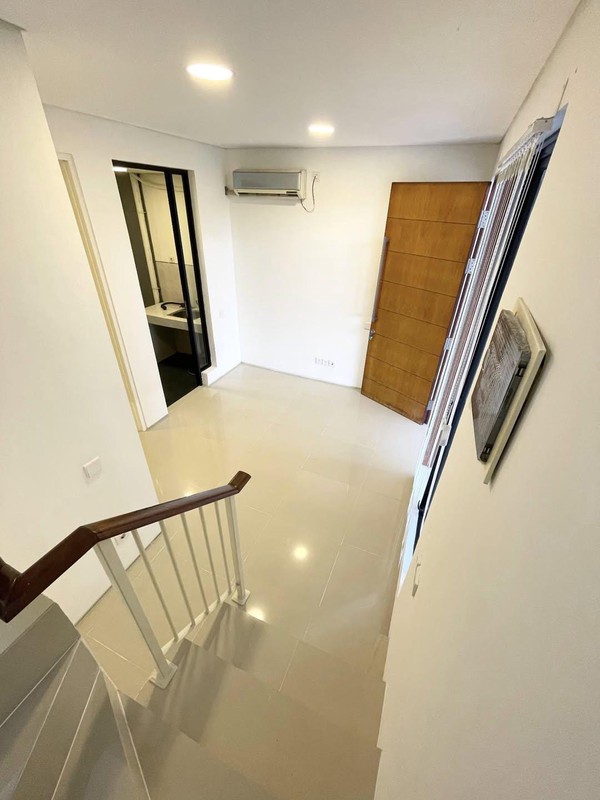 DIJUAL NORTHWEST HILL 2 LANTAI FULL RENOVASI CITRALAND SURABAYA BARAT 