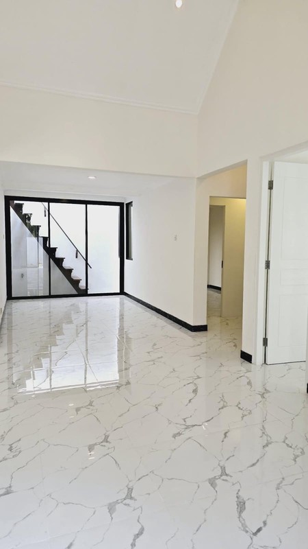 Dijual Taman Puspa Raya Fully Renov Citraland Surabaya Barat