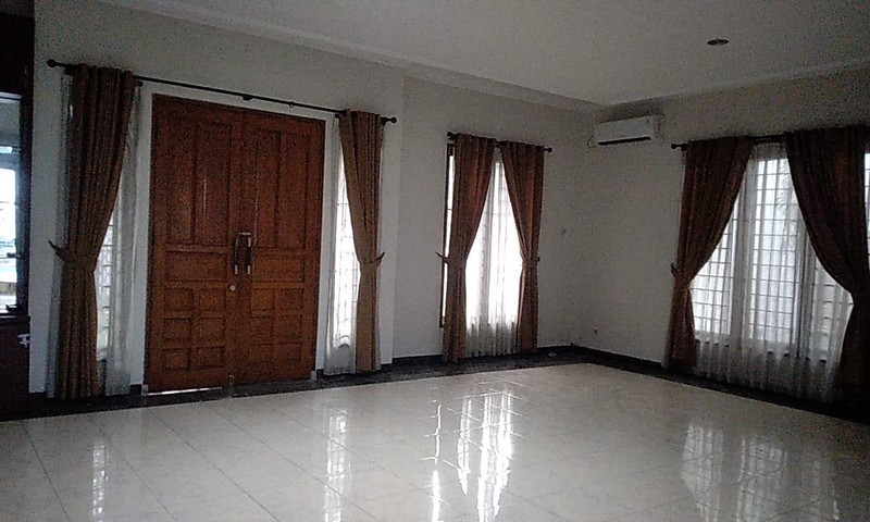 Rumah Mewah Kolam Renang Pribadi di Puri Bintaro