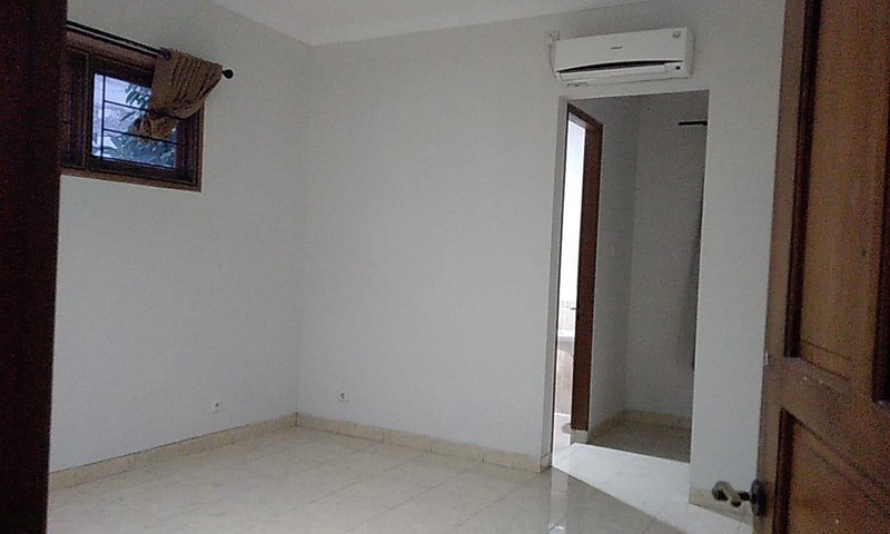 Rumah Mewah Kolam Renang Pribadi di Puri Bintaro