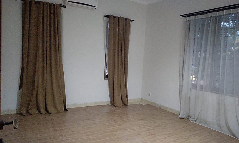 Rumah Mewah Kolam Renang Pribadi di Puri Bintaro