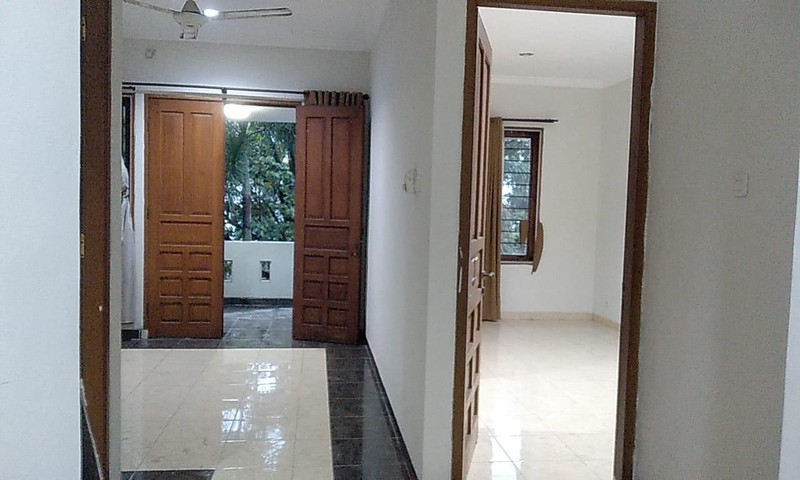 Rumah Mewah Kolam Renang Pribadi di Puri Bintaro