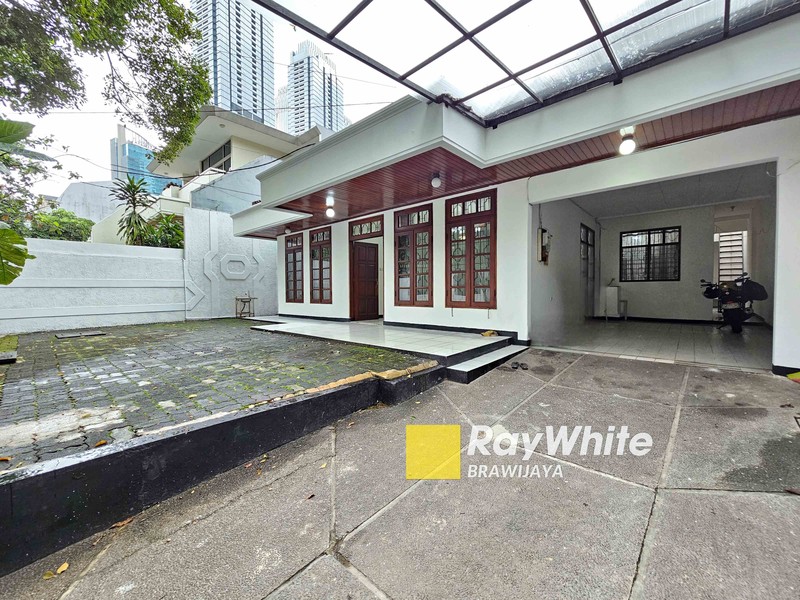 Rumah di Senopati, Kebayoran Baru, dekat SCBD, view taman, bisa sewa buat Silent Office