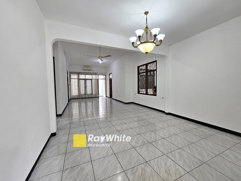 Rumah di Senopati, Kebayoran Baru, dekat SCBD, view taman, bisa sewa buat Silent Office