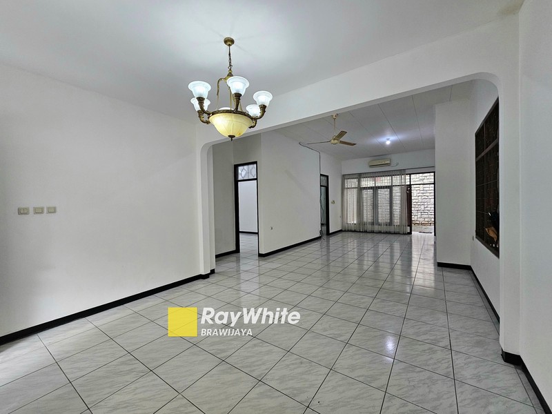 Rumah di Senopati, Kebayoran Baru, dekat SCBD, view taman, bisa sewa buat Silent Office