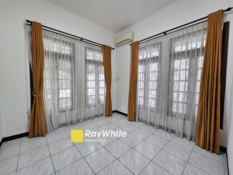 Rumah di Senopati, Kebayoran Baru, dekat SCBD, view taman, bisa sewa buat Silent Office