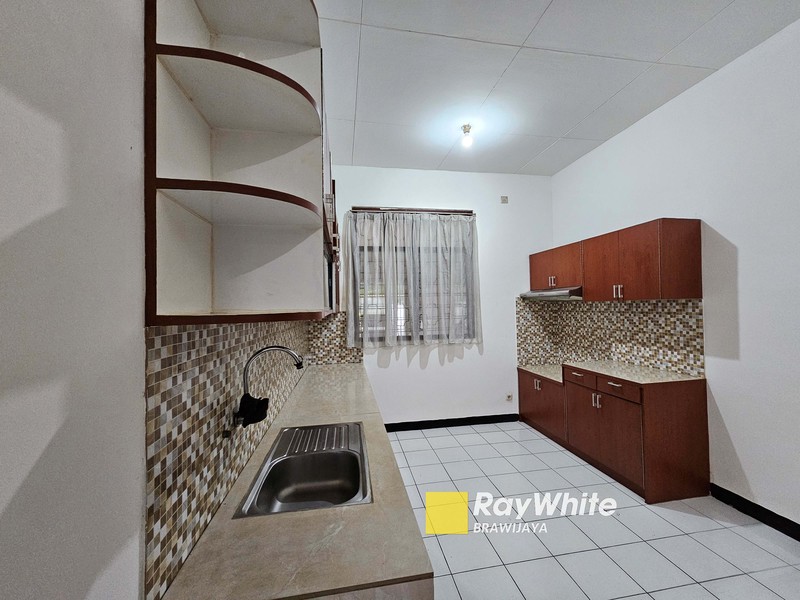 Rumah di Senopati, Kebayoran Baru, dekat SCBD, view taman, bisa sewa buat Silent Office