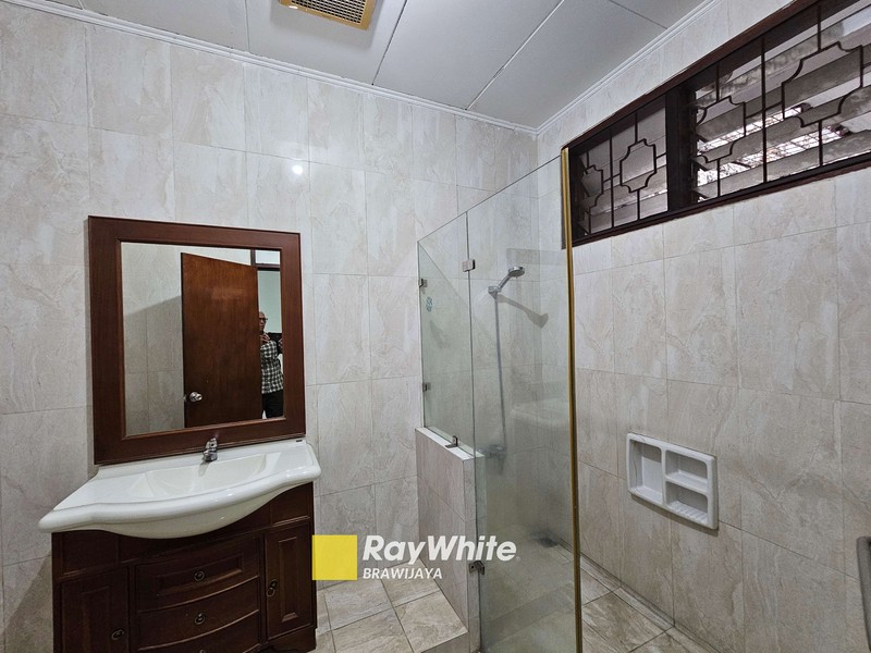 Rumah di Senopati, Kebayoran Baru, dekat SCBD, view taman, bisa sewa buat Silent Office