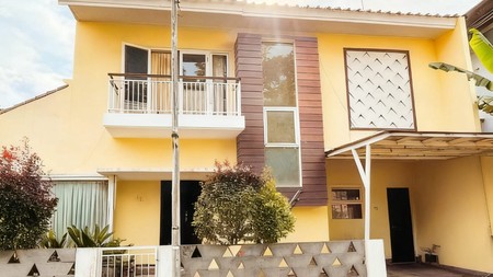 Rumah Hook Cluster di Cirendeu dengan Lingkungan yang Asri