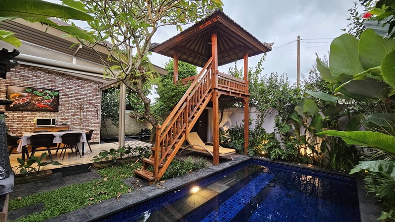 The Ultimate Family Retreat: Homey 6 Bedroom Freehold Villa Near Saba Beach! 