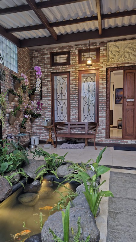 The Ultimate Family Retreat: Homey 6 Bedroom Freehold Villa Near Saba Beach! 