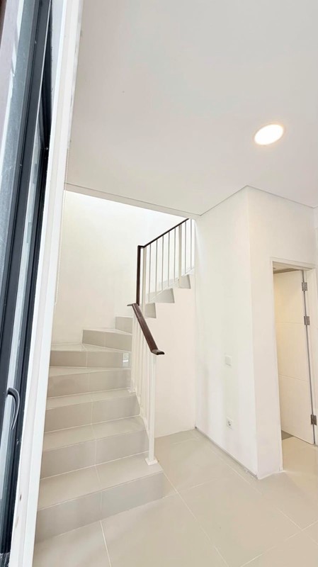 Dijual Rumah Full Renovasi Taman Puspa Raya Citraland Surabaya