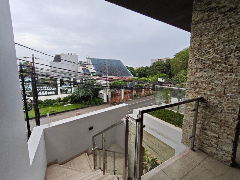  DI JUAL RUMAH LUXURIOS DI JALAN DURIAN JAGAKARSA JAKARTA SELATAN